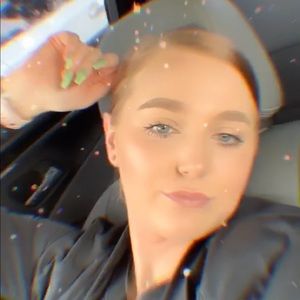 Meet your Posher, April